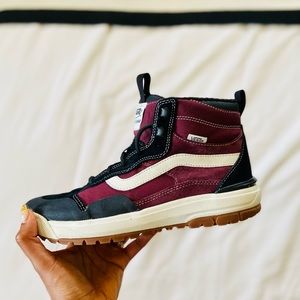 VANS Ultrarange EXO Hi MTE Womens Port Royale & Marshmallow Shoes